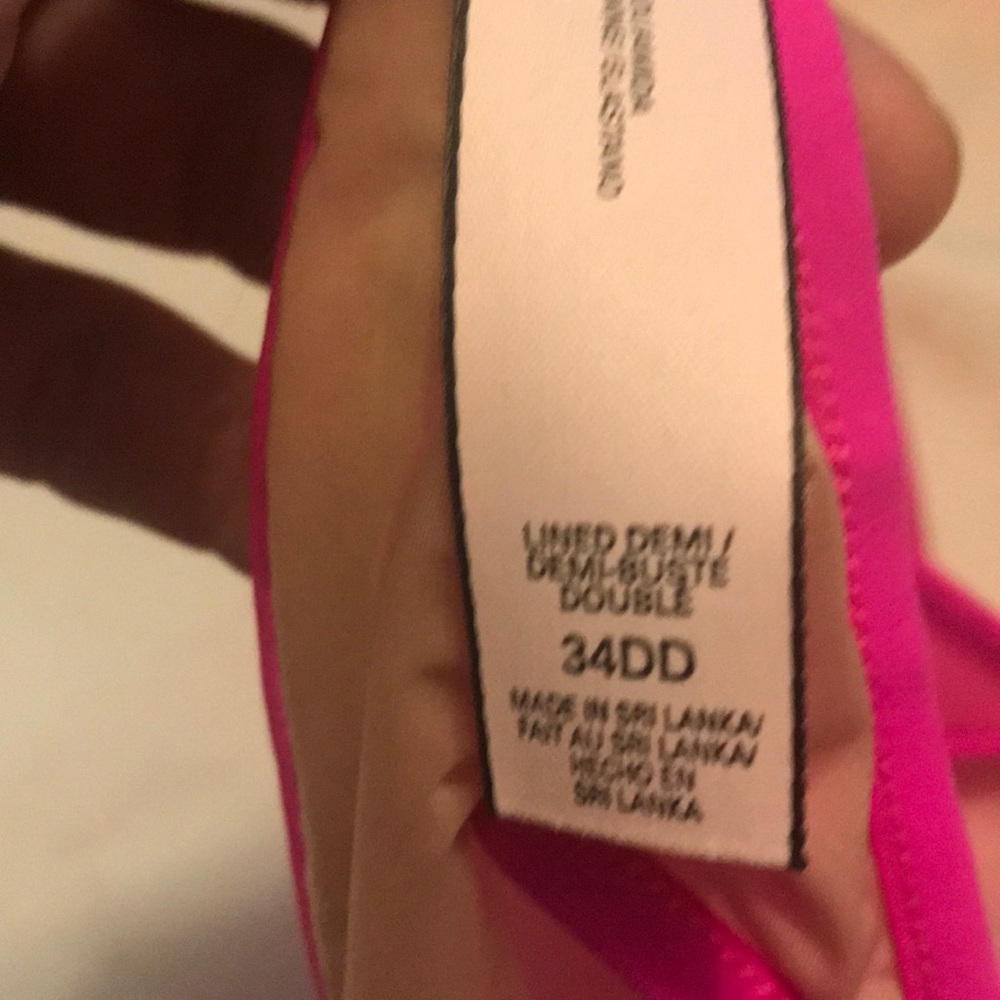 Victoria Secret - Picture 2 of 2